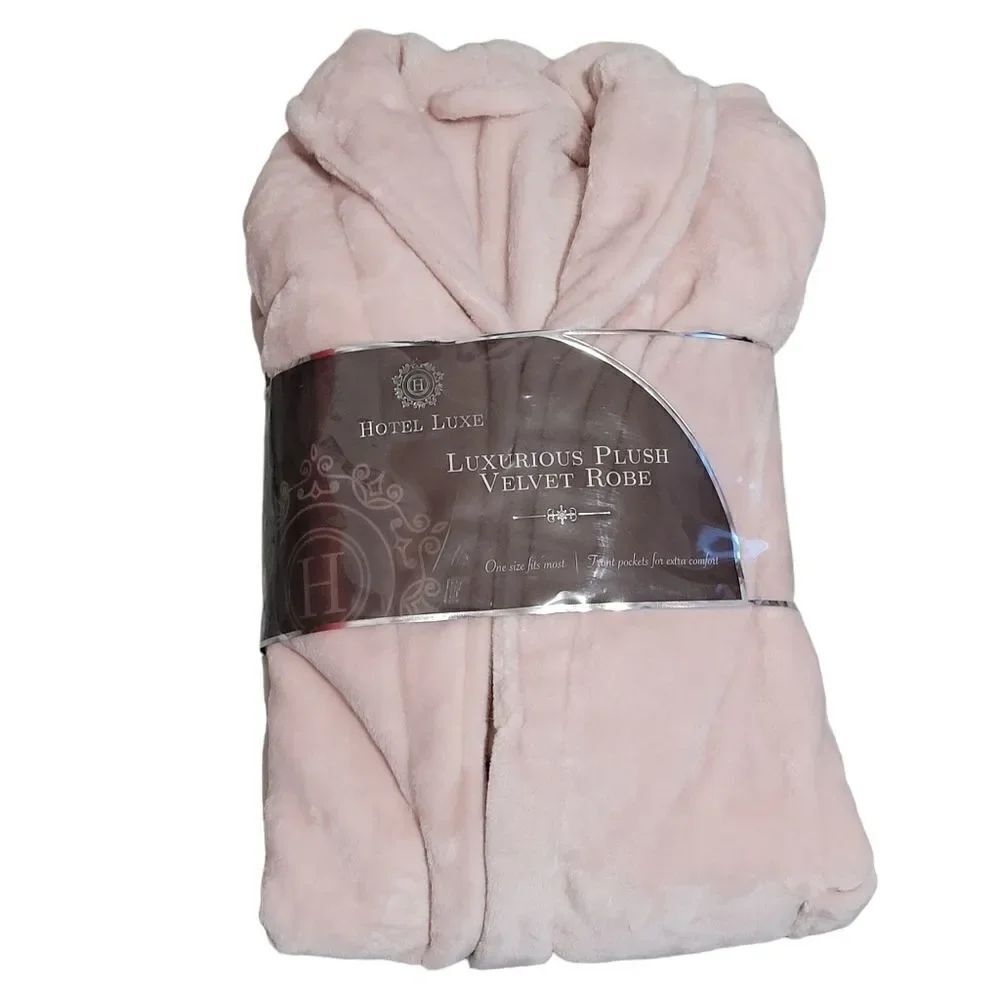 HotelβLuxeβPaleβpinkβplushβrobe